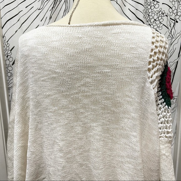 π Beautiful rose shoulder knit top - Picture 8 of 14